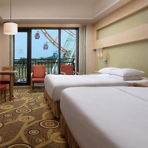 Deluxe Family Room